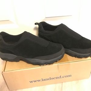 Lands' End Trekker blk suede Men's 9D slip on shoe